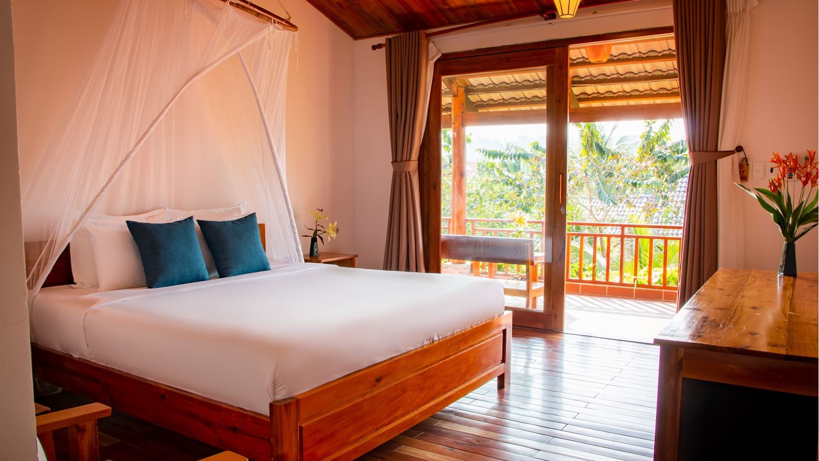 rooms-superior-double-gardenview-with-balcony