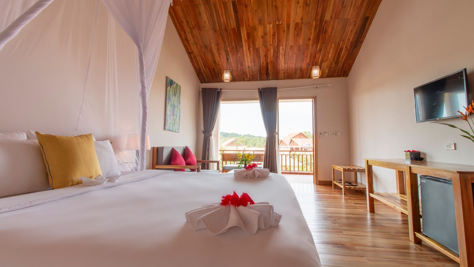 rooms-family-room-garden-view-with-balcony