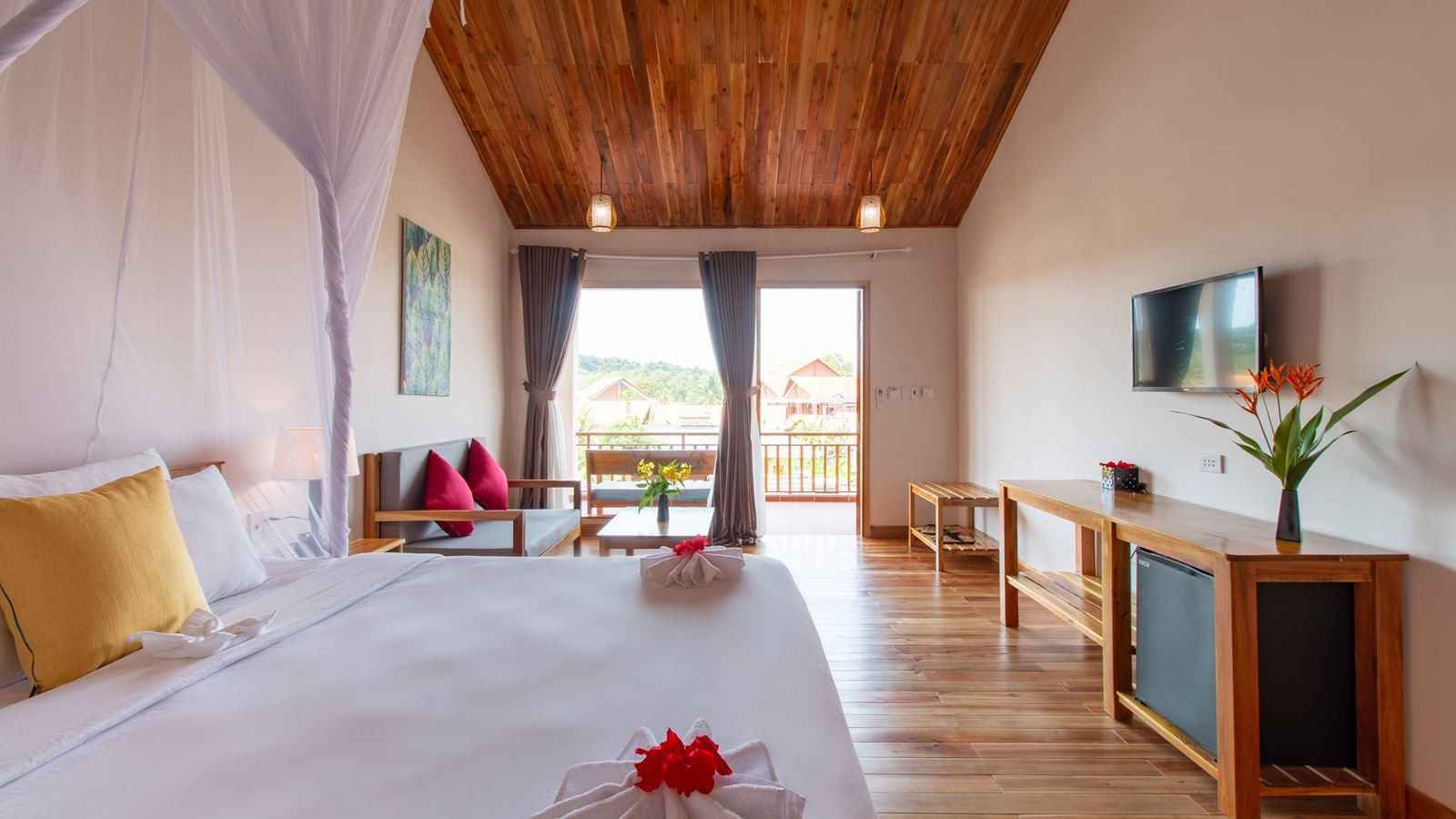 rooms-family-room-garden-view-with-balcony