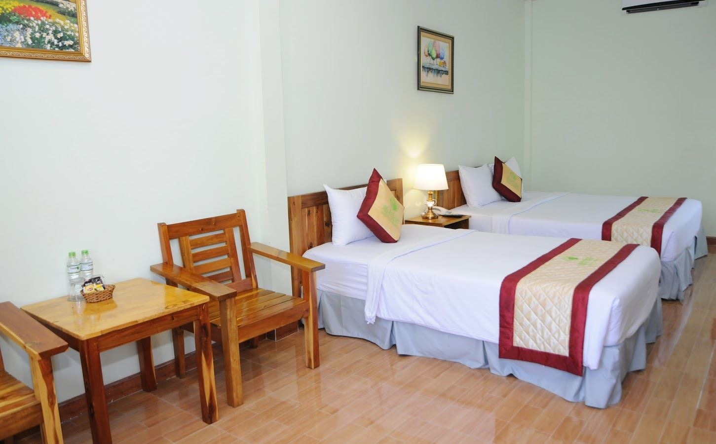 rooms-bungalow-garden-view-triple