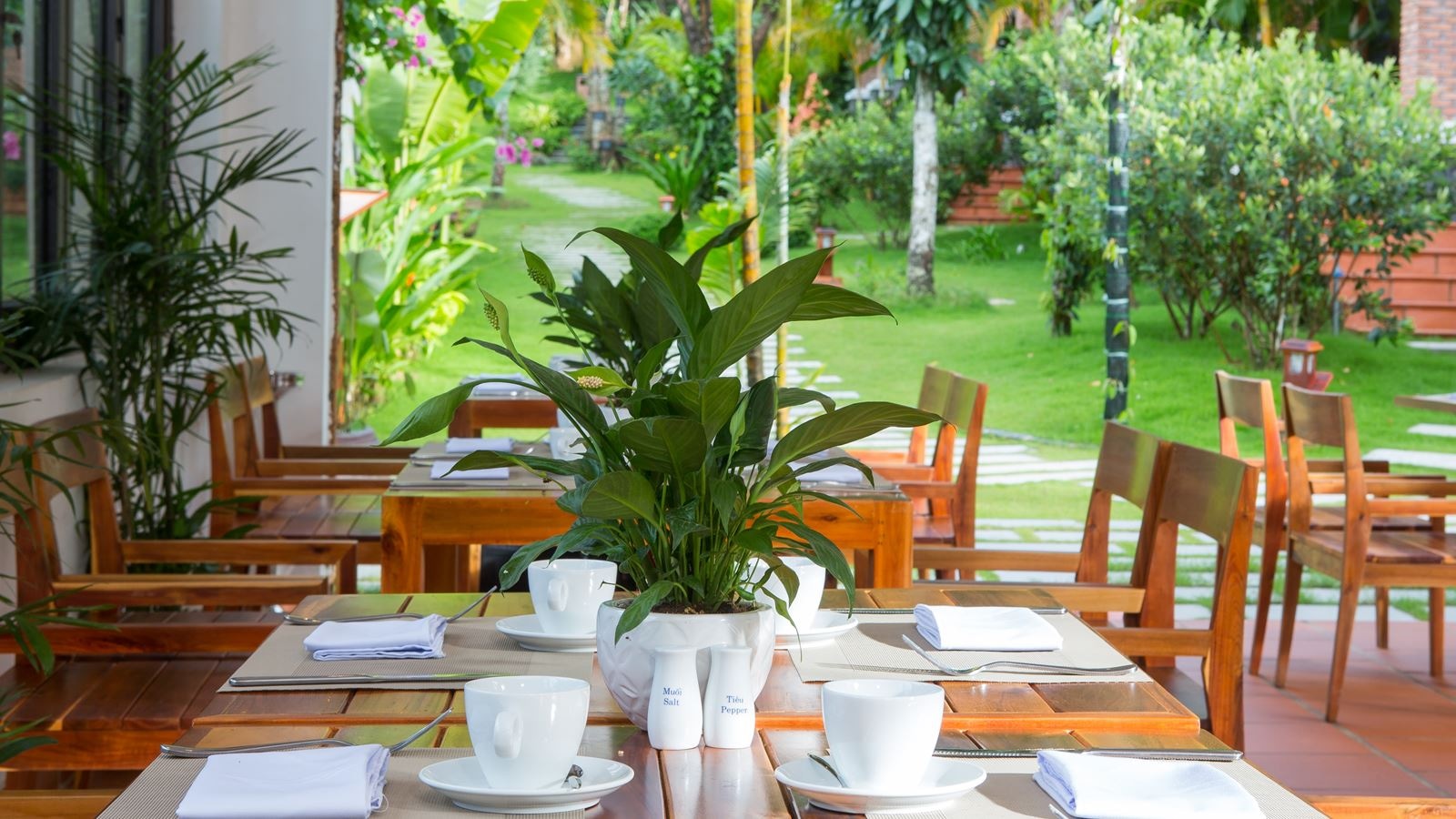 restaurants-nadine-restaurant