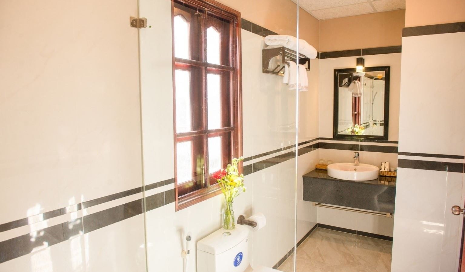 rooms-room-deluxe-seaview-with-balcony