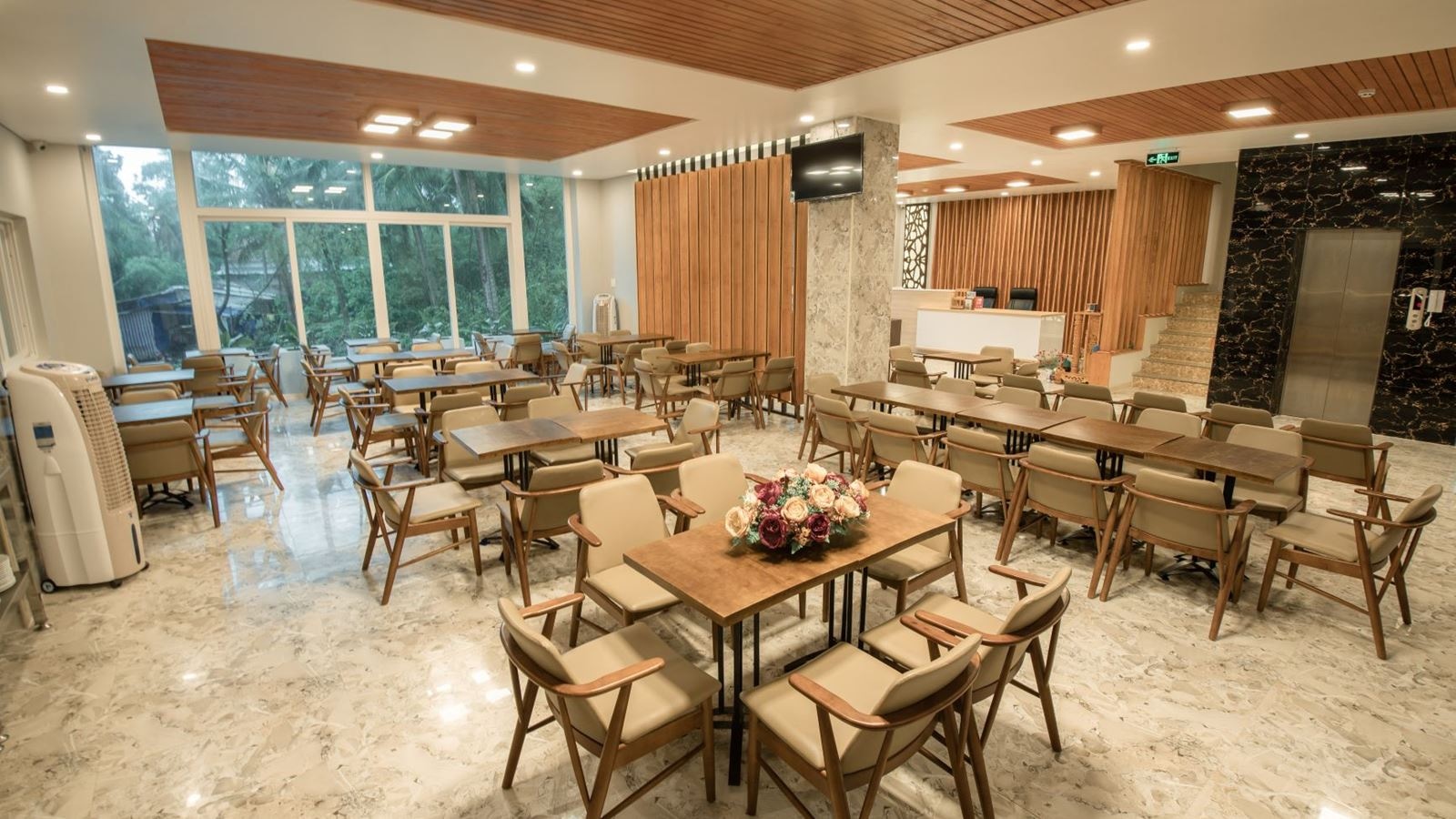 restaurants-restaurant