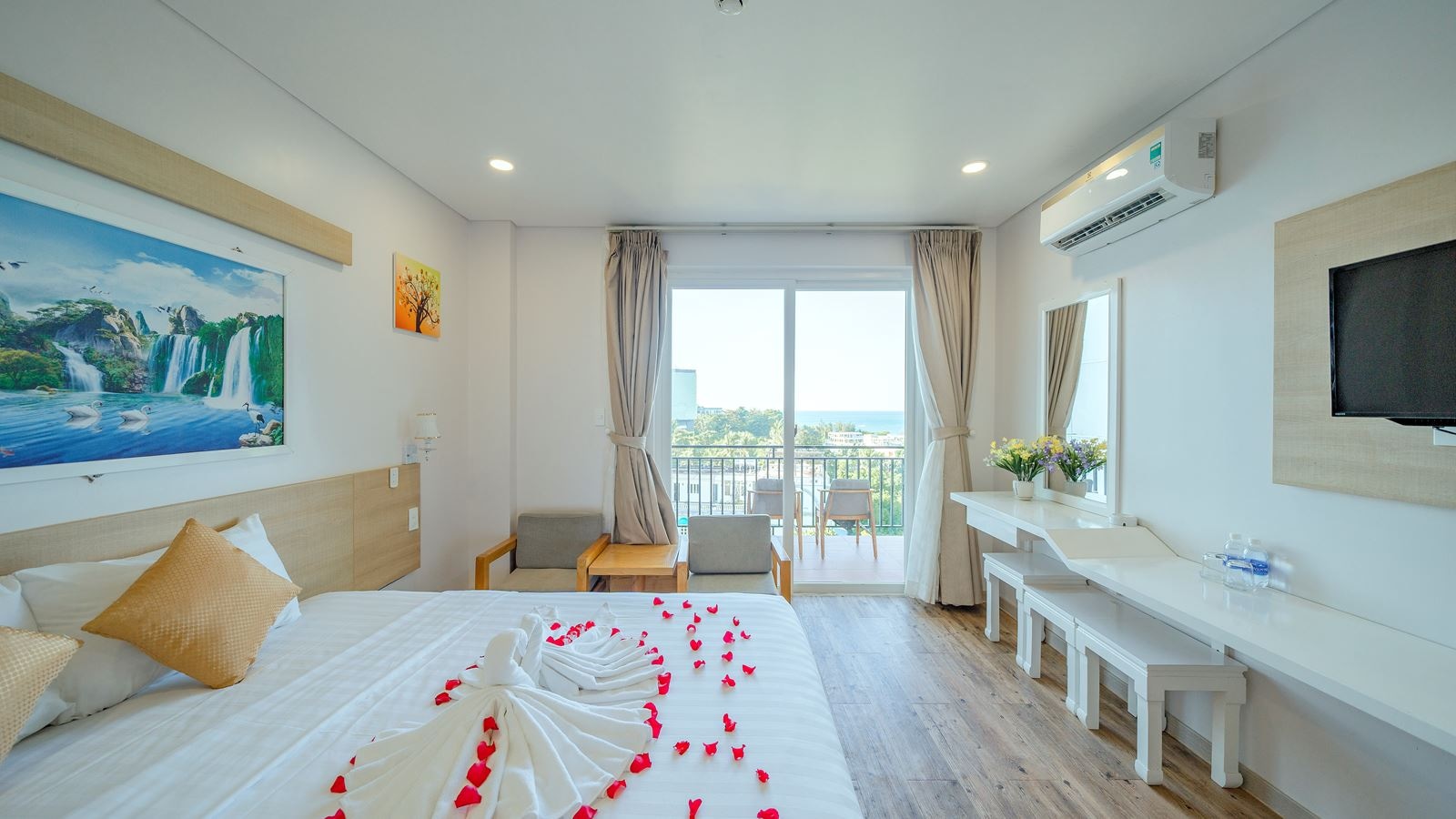 rooms-room-deluxe-double-balcony
