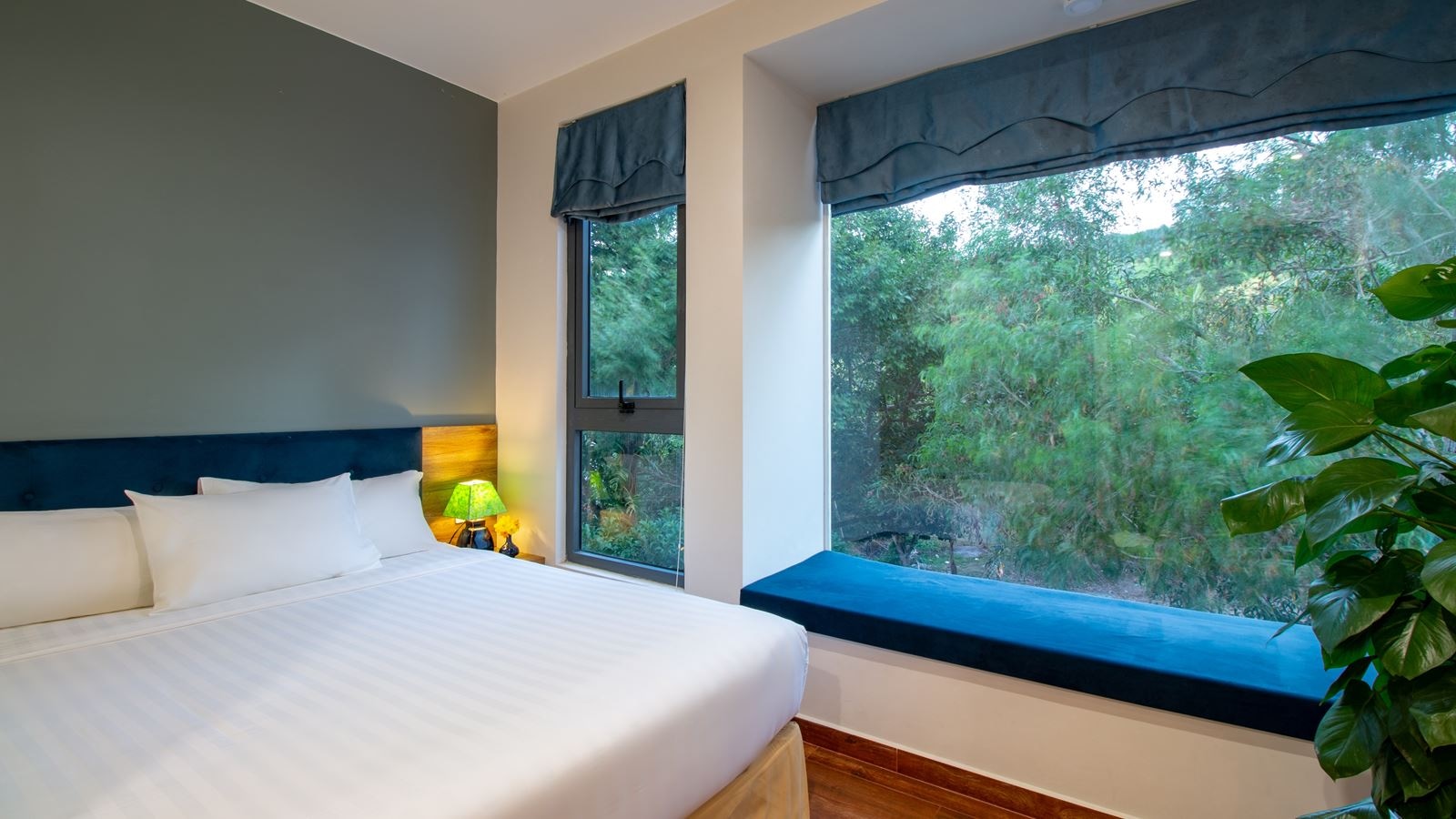 rooms-superior-mountain-view-with-window