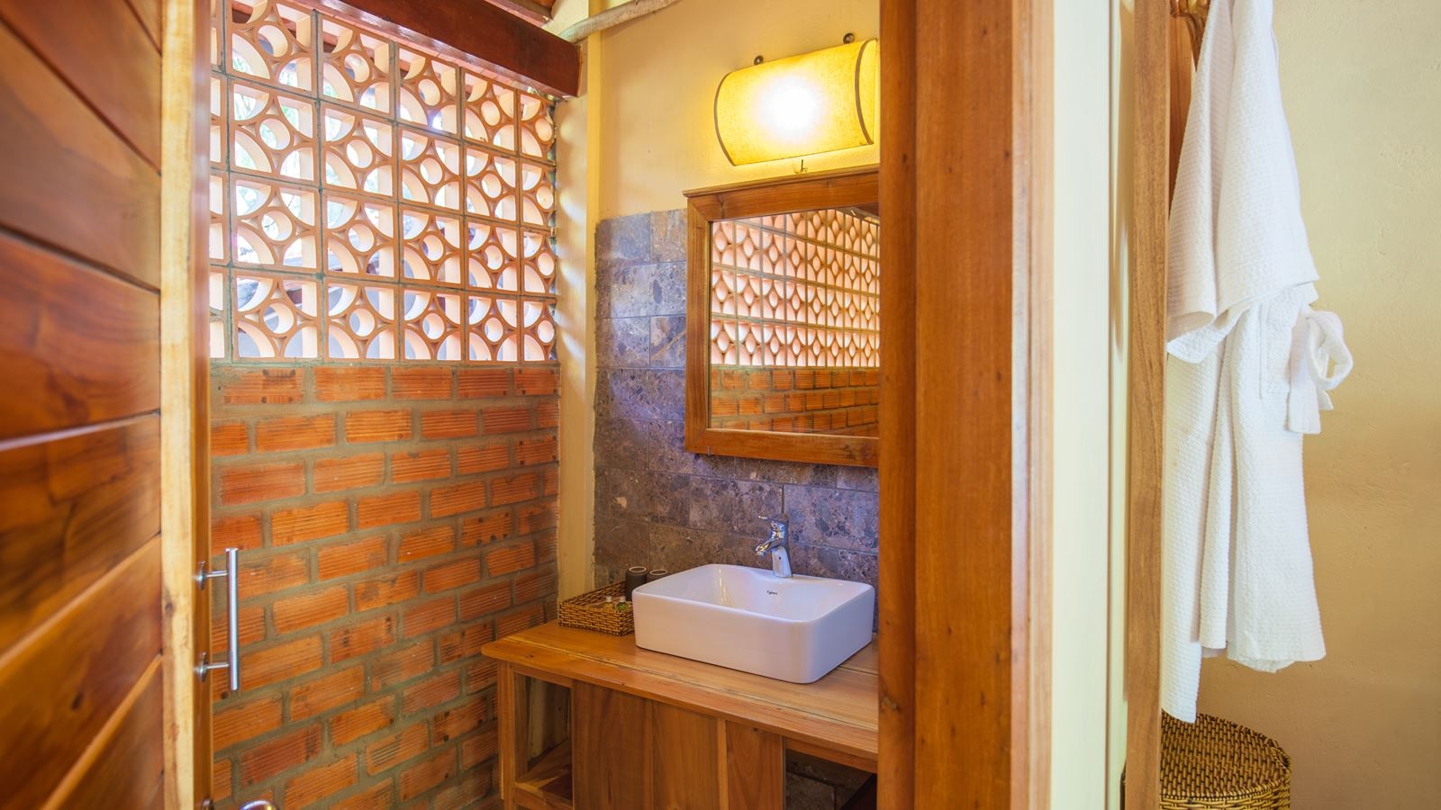 rooms-poolside-bungalow