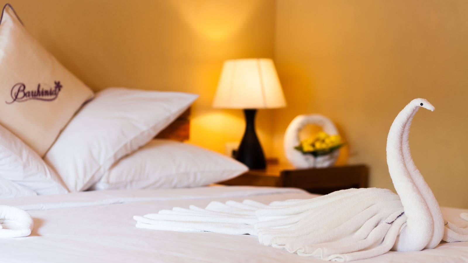 rooms-bungalow-with-garden-view