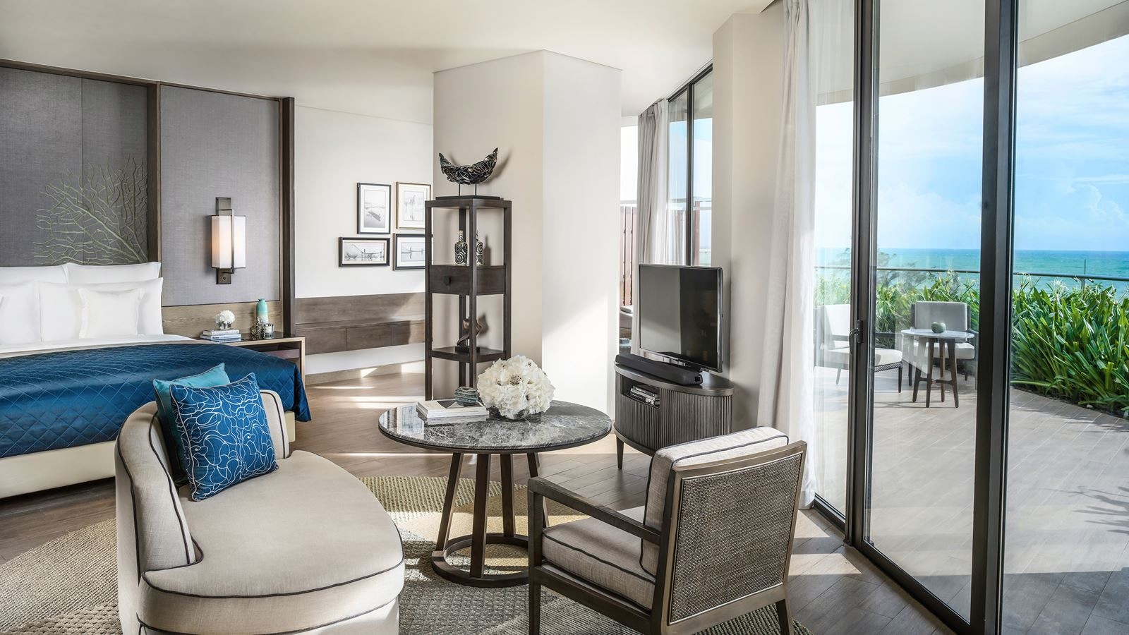 rooms-junior-suite-ocean-view-balcony