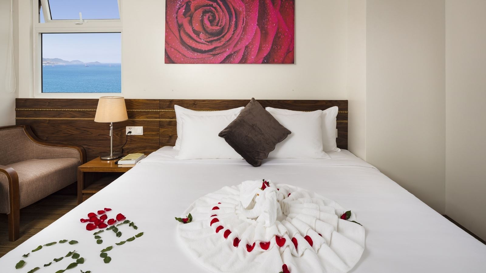 rooms-deluxe-city-view