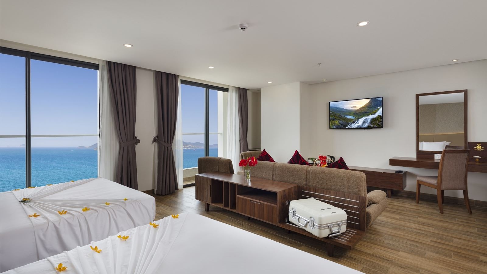 rooms-ocean-view-balcony-family-suite