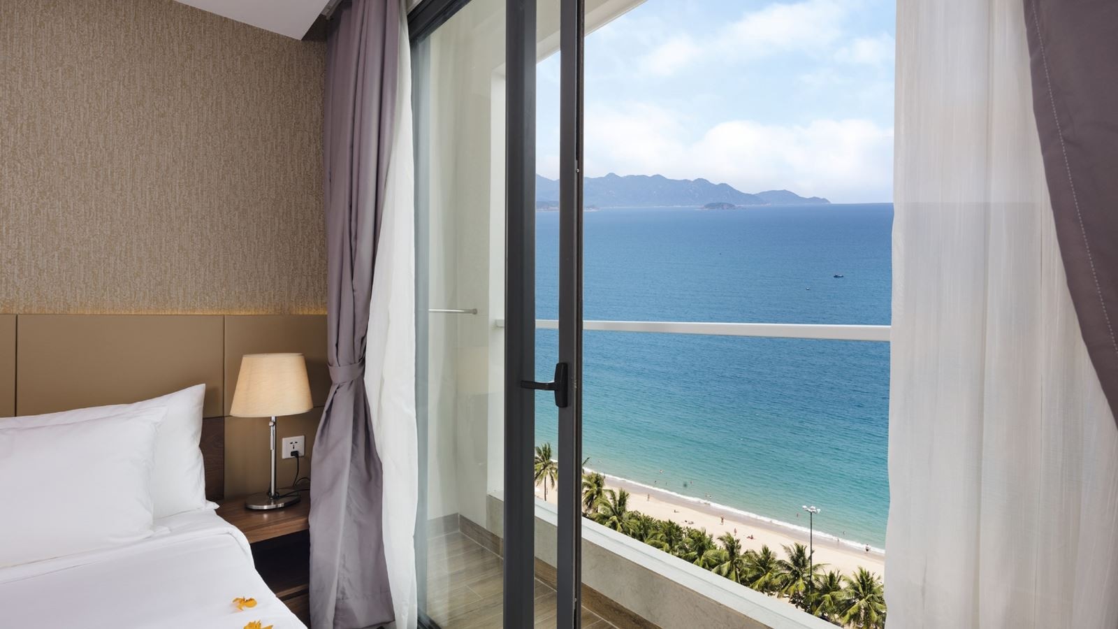 rooms-ocean-view-balcony-family-suite
