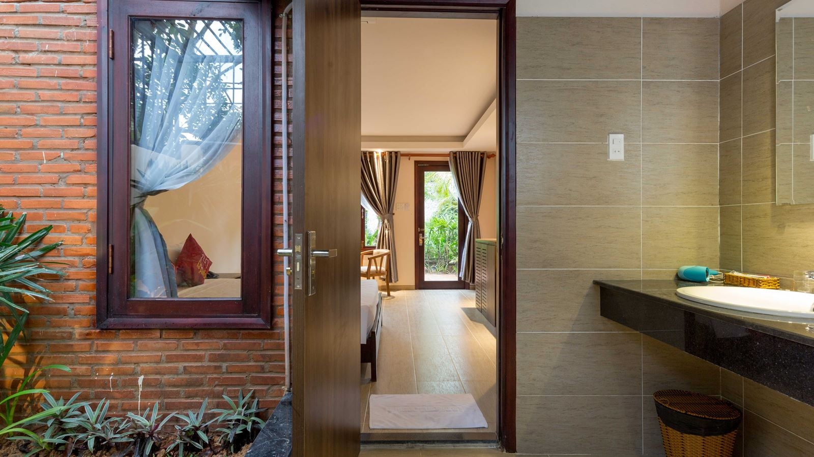 rooms-pool-view-bungalow-with-terrace