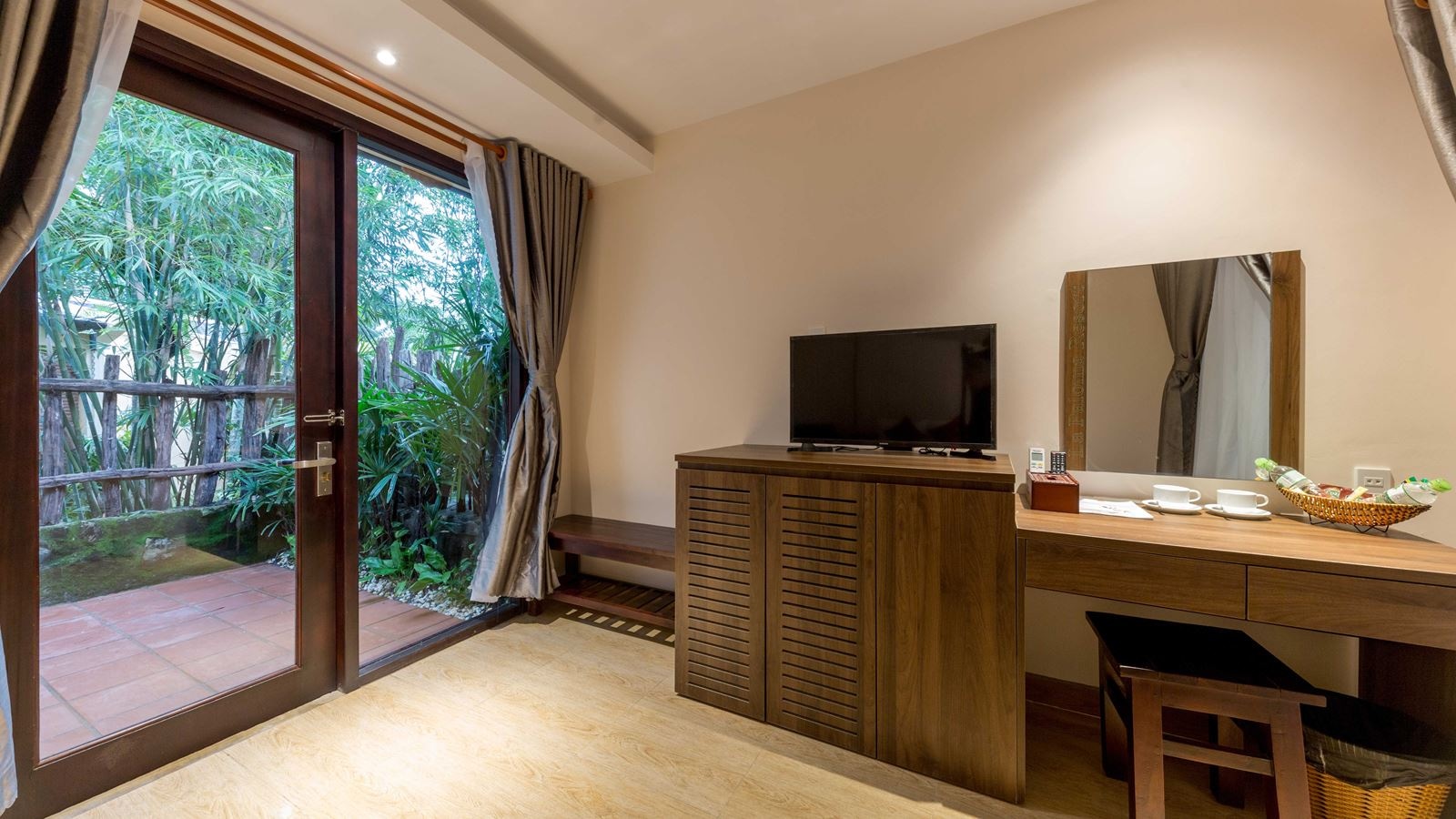 rooms-family-bungalow-with-terrace