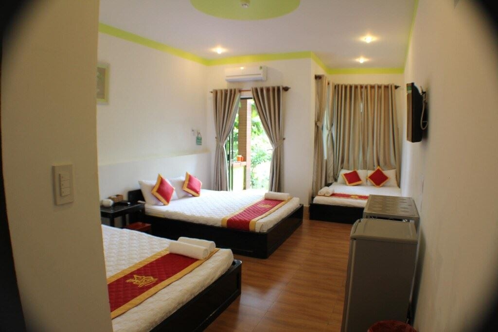 rooms-bungalow-family-gardenview-with-terrace