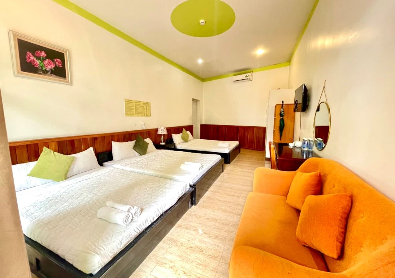 rooms-bungalow-family-gardenview-with-terrace