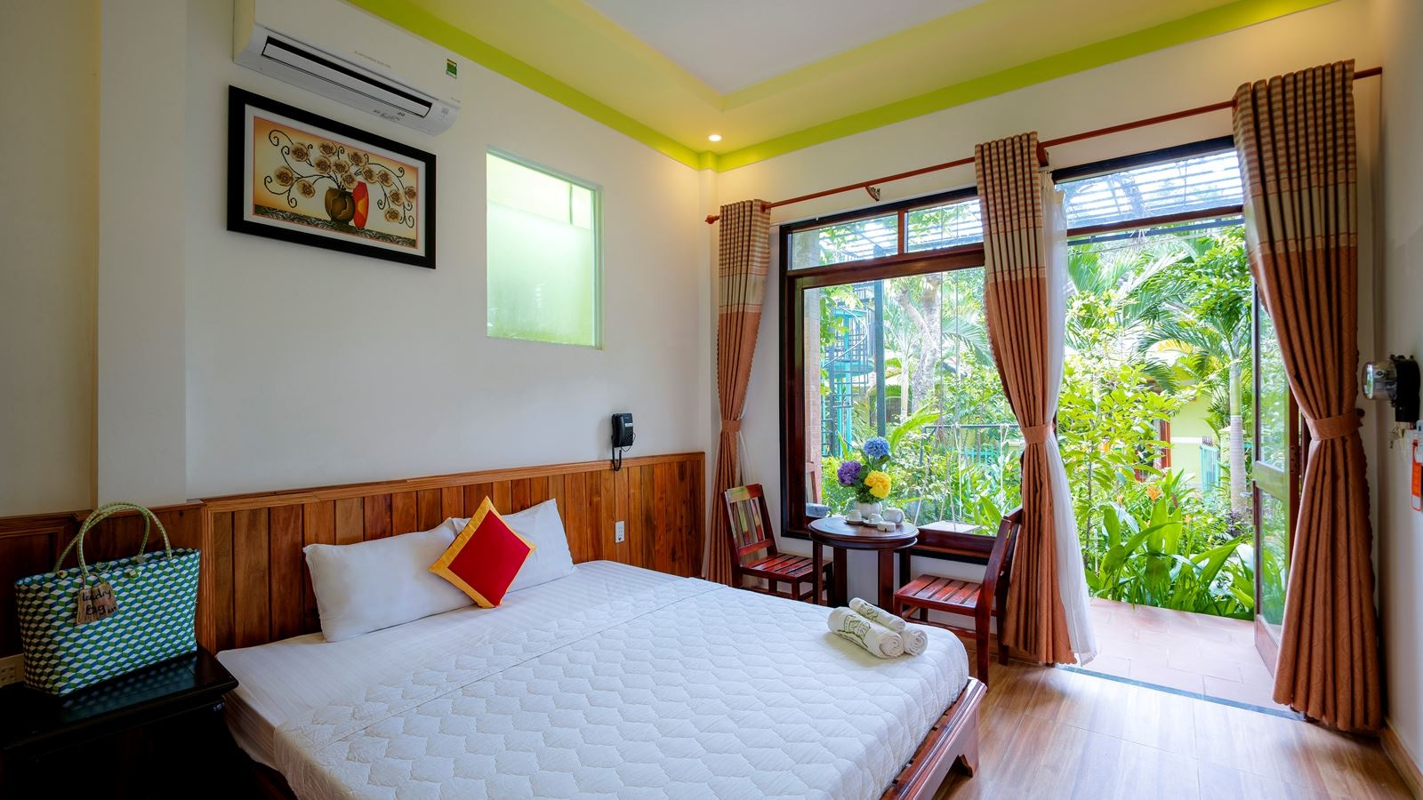 rooms-bungalow-standard-with-terrace