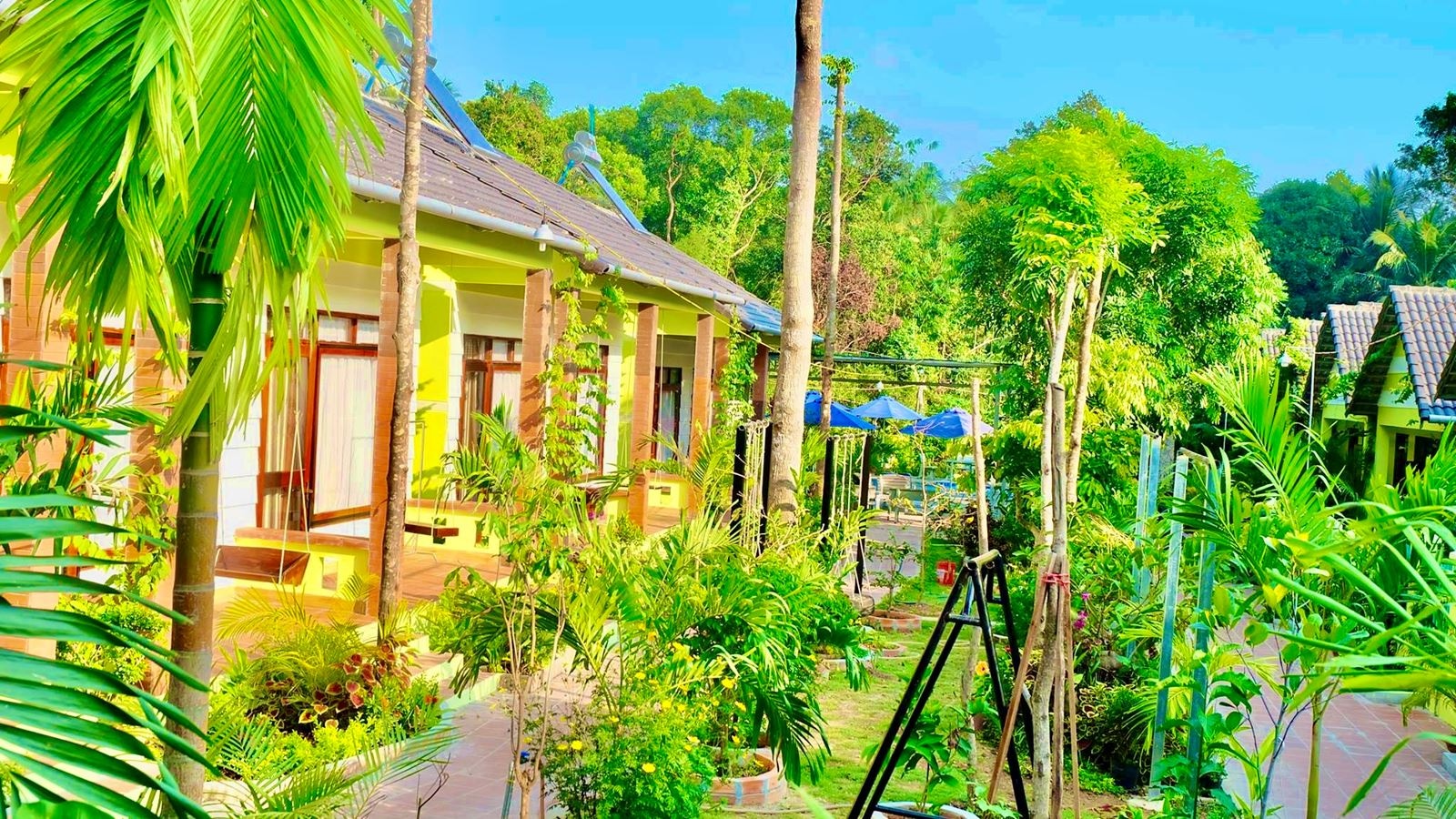 rooms-bungalow-triple-deluxe-with-terrace