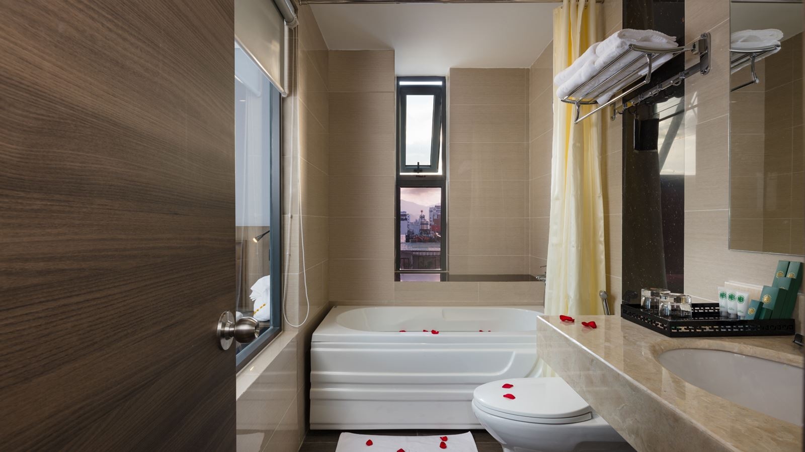 rooms-senior-deluxe-room