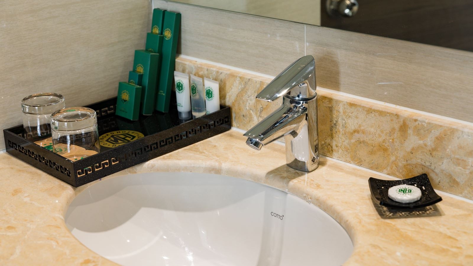 rooms-senior-deluxe-room