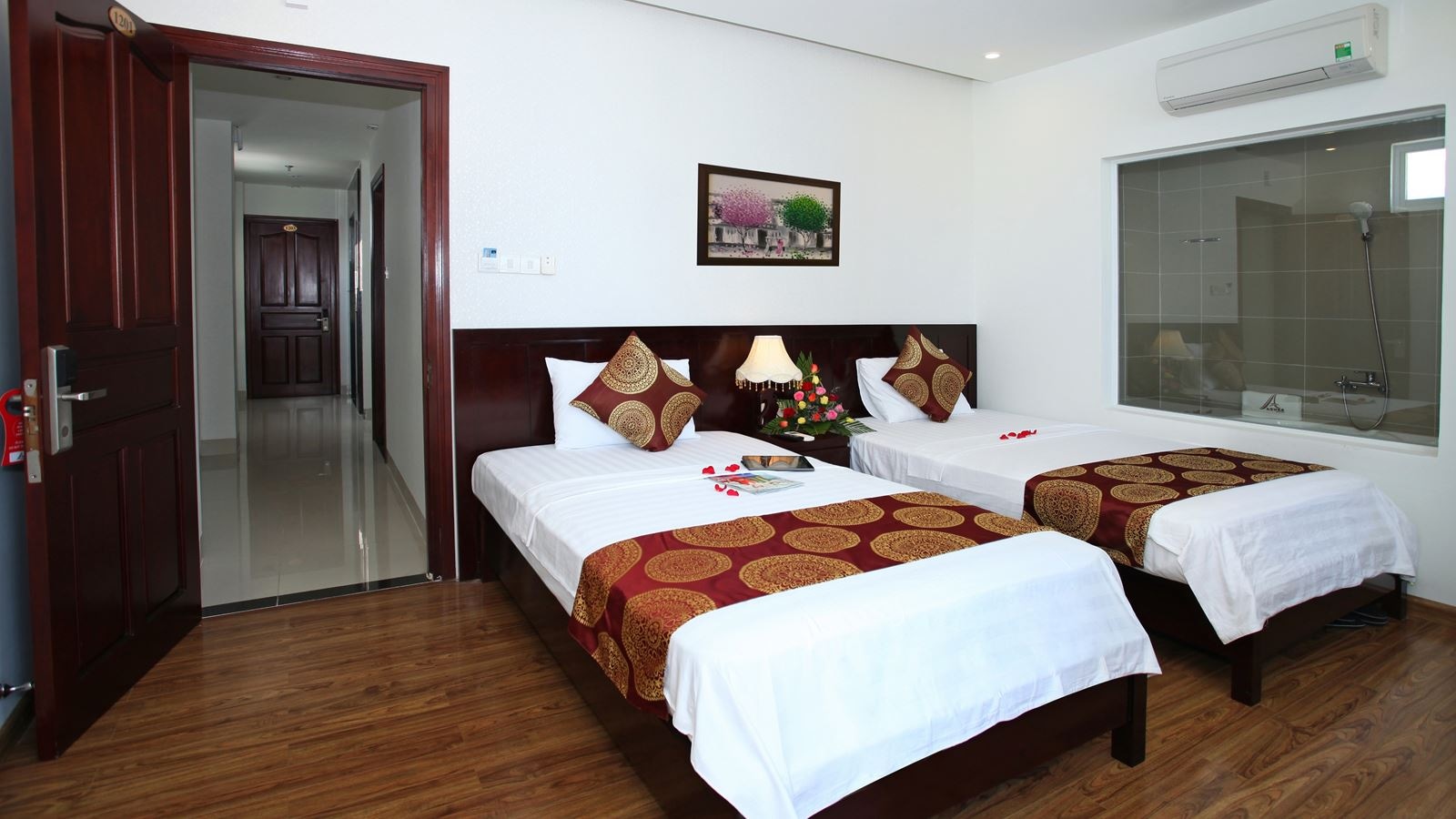 rooms-deluxe-balcony