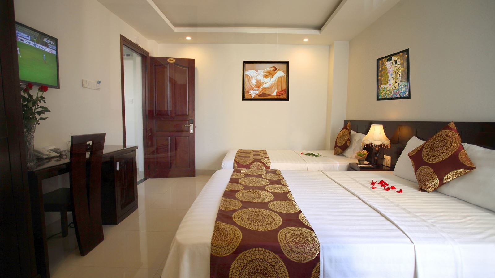 rooms-superior-balcony