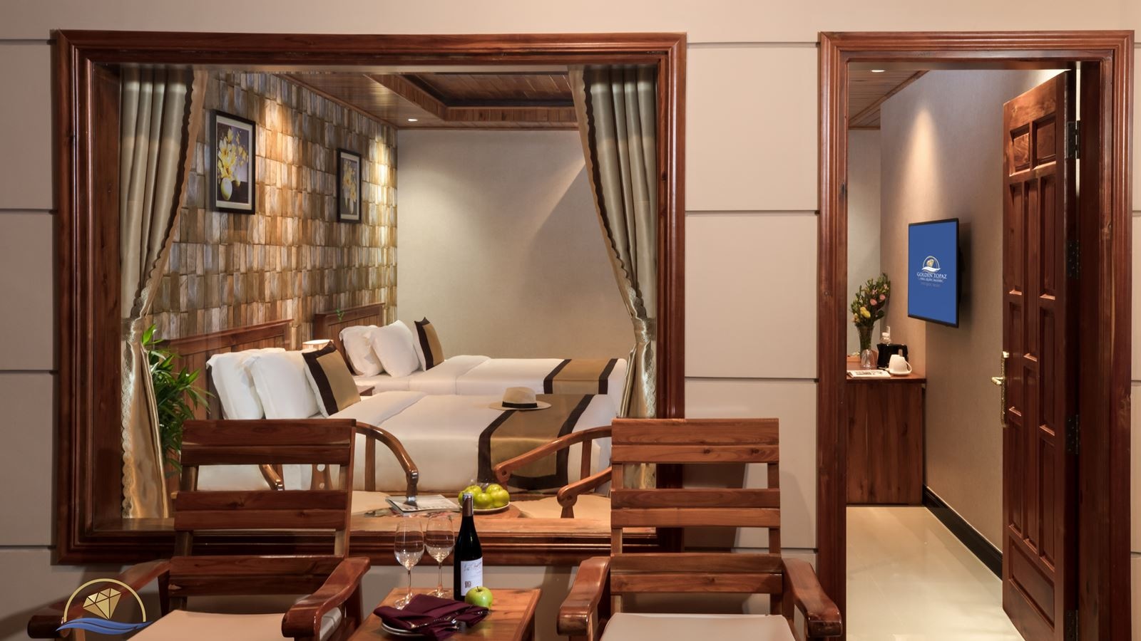 rooms-deluxe-pool-view-with-balcony