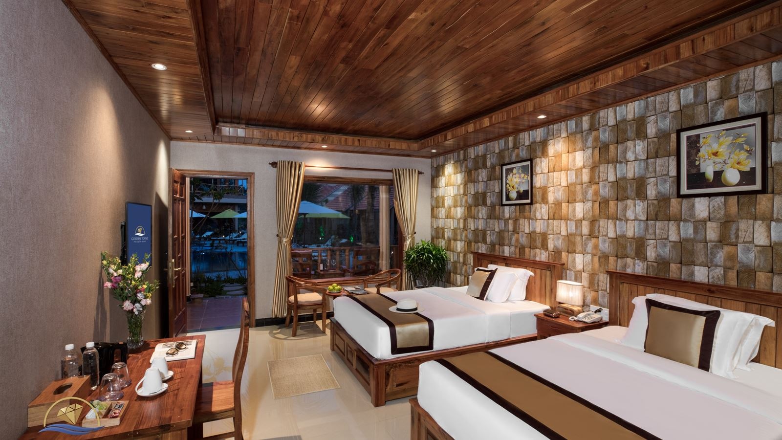 rooms-deluxe-pool-view-with-balcony