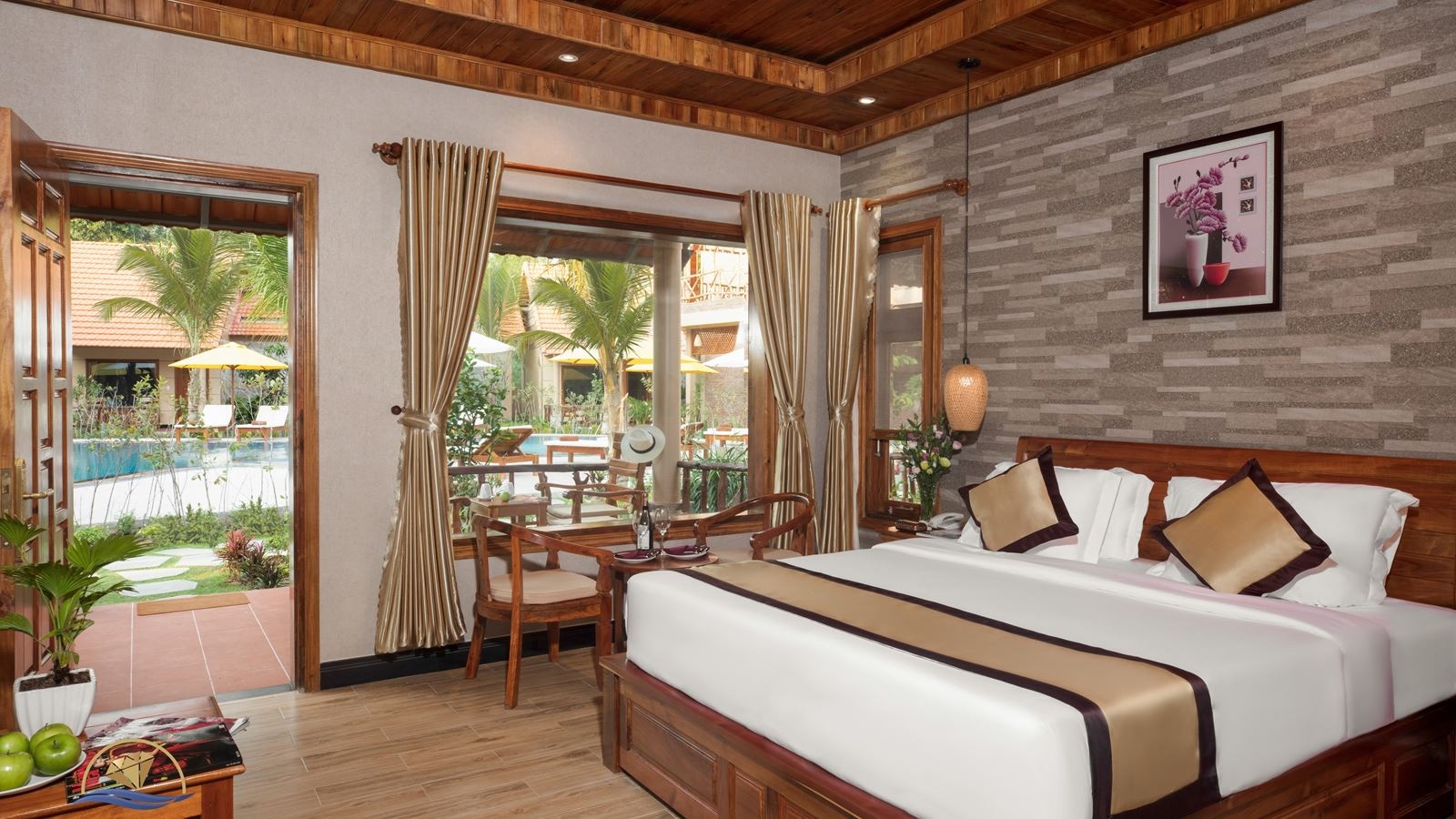 rooms-superior-with-balcony