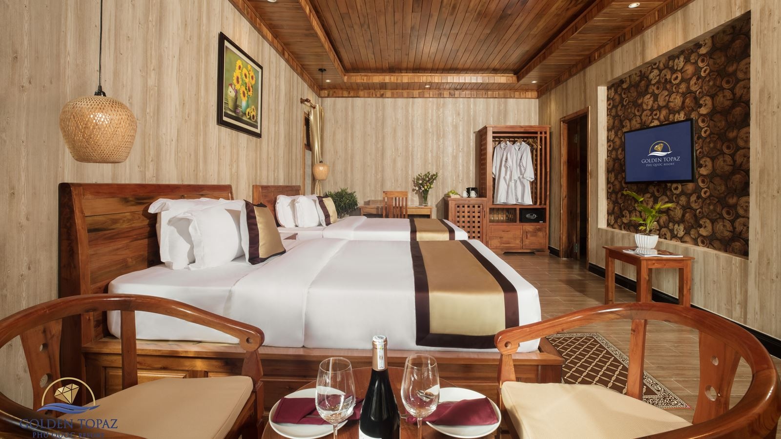 rooms-superior-with-balcony