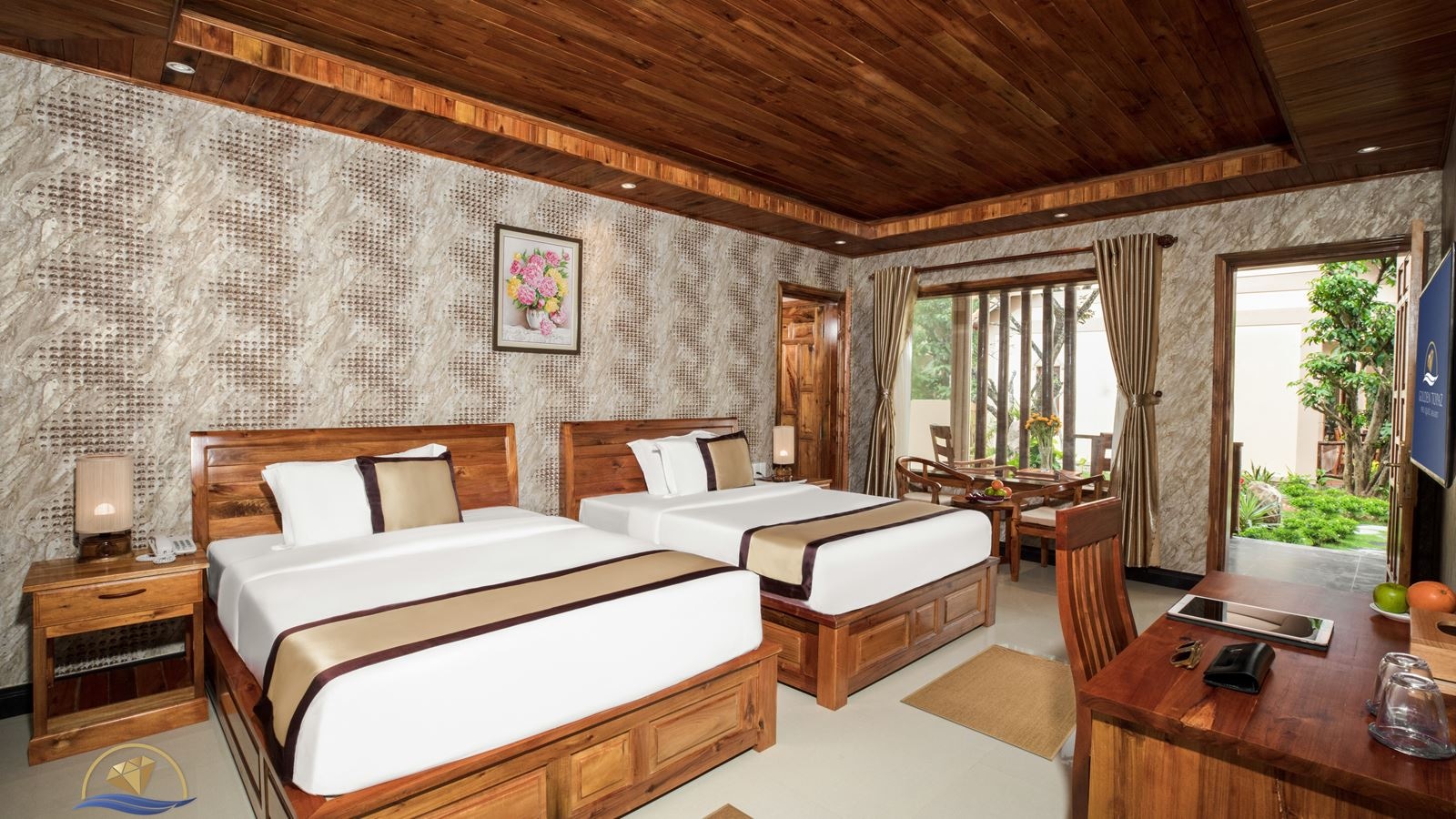 rooms-standard-gardenpool-view-with-balcony