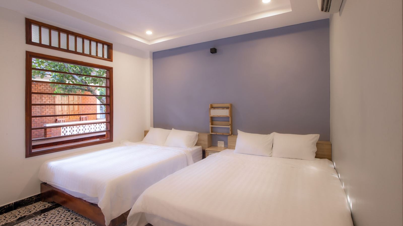 rooms-bungalow-triple-garden-view-balcony