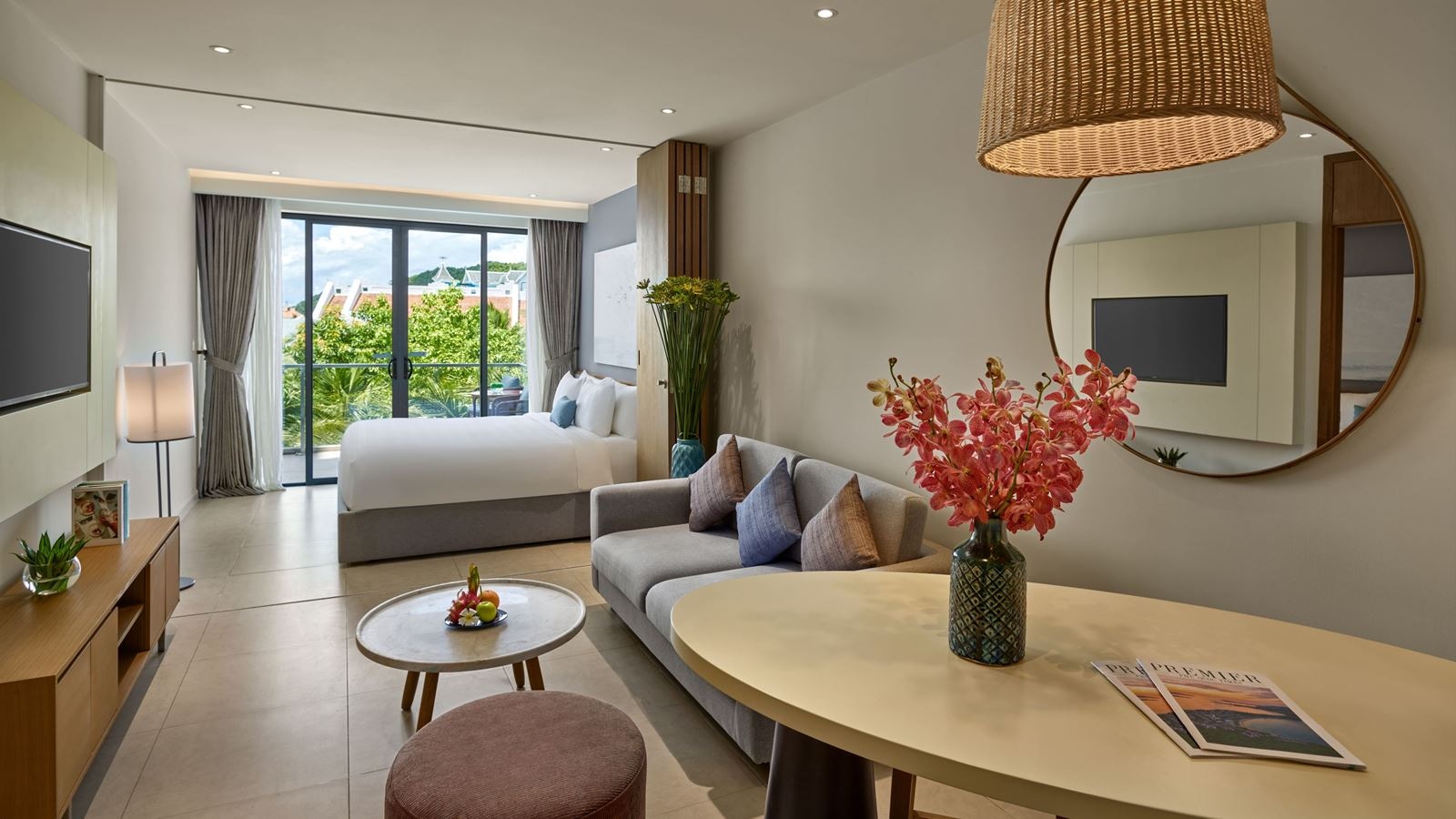 rooms-superior-suite-2-king-beds-balcony-with-meals