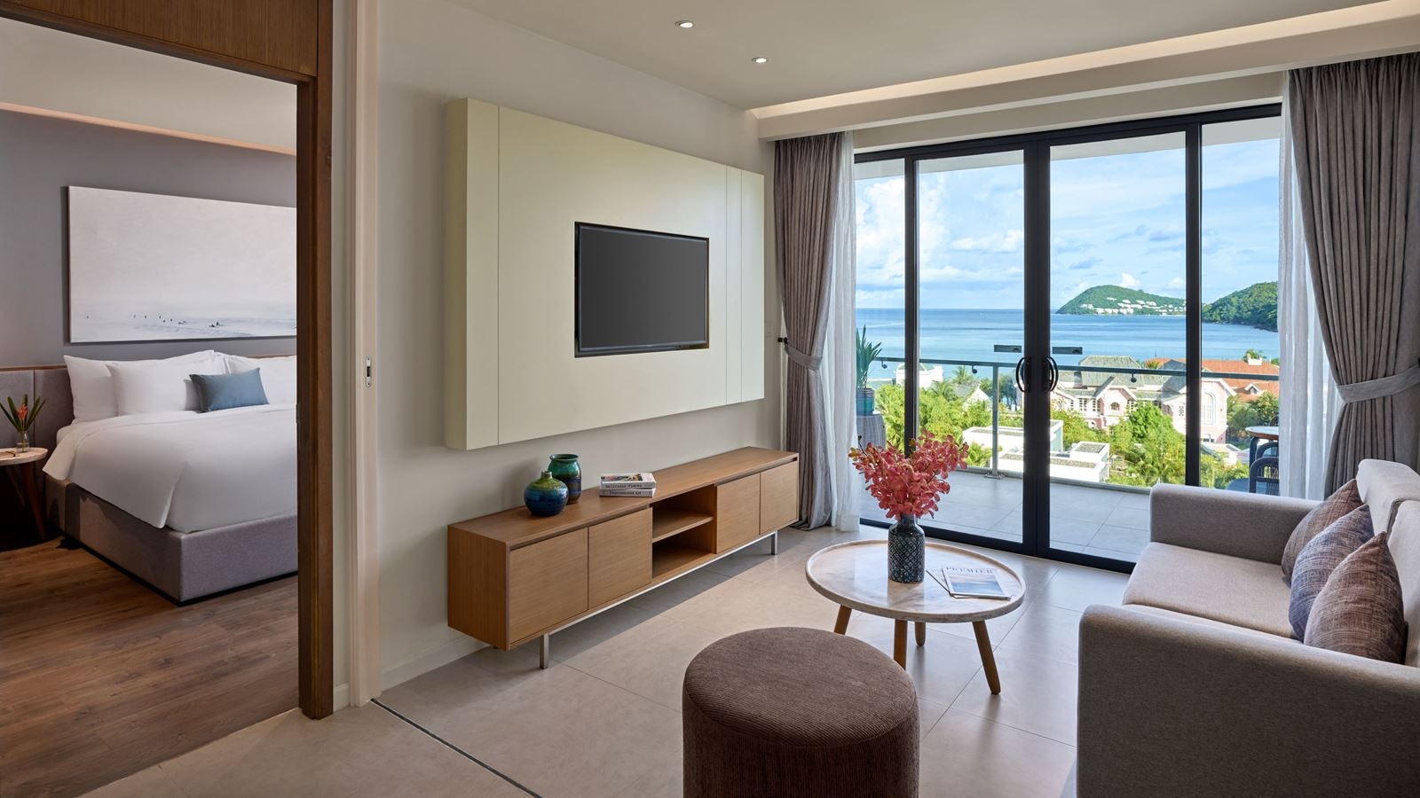 rooms-superior-suite-2-king-beds-balcony-with-meals