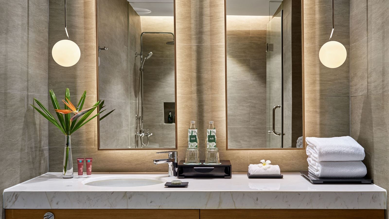 rooms-superior-suite-2-king-beds-balcony-with-meals