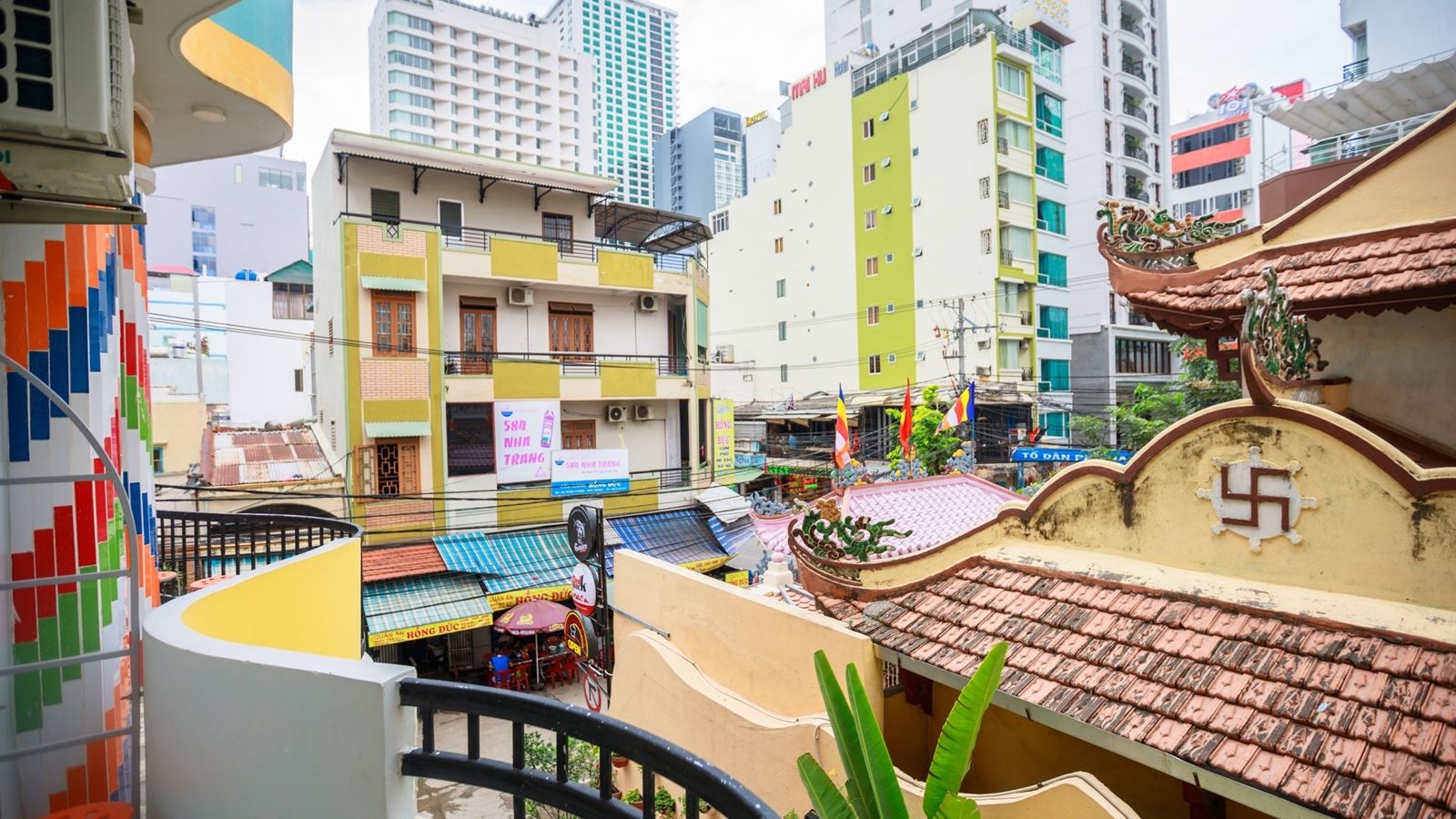 rooms-balcony-deluxe-room