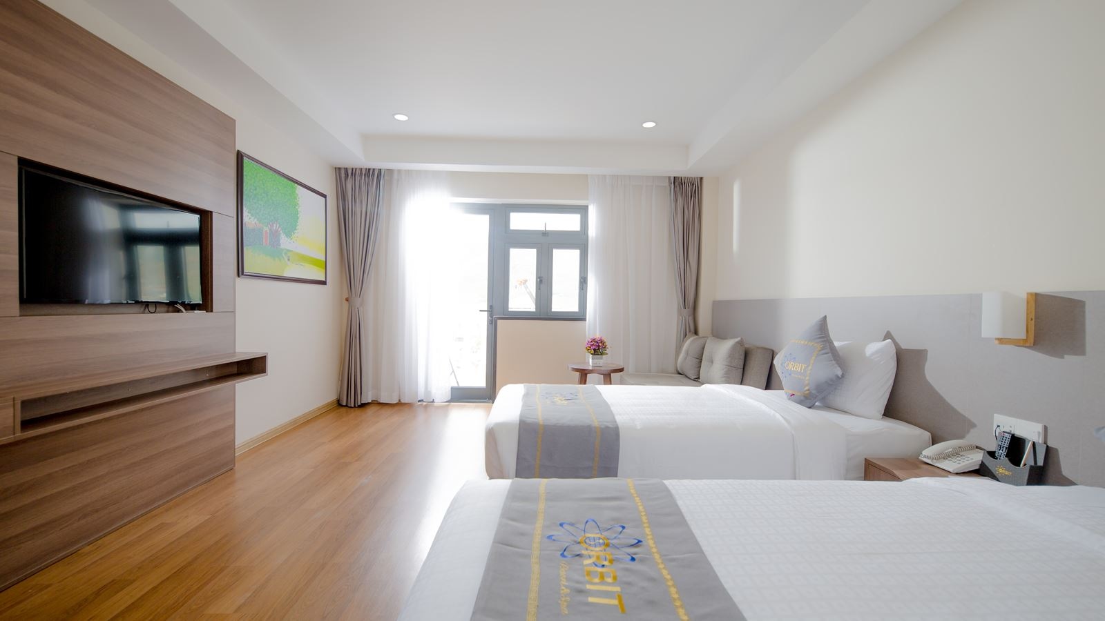 rooms-deluxe-room-with-city-view