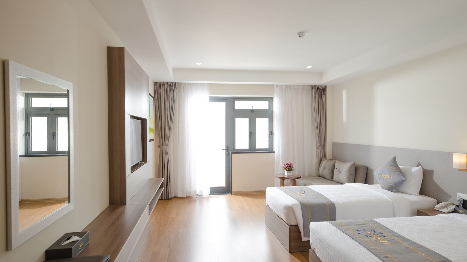 rooms-deluxe-room-with-city-view