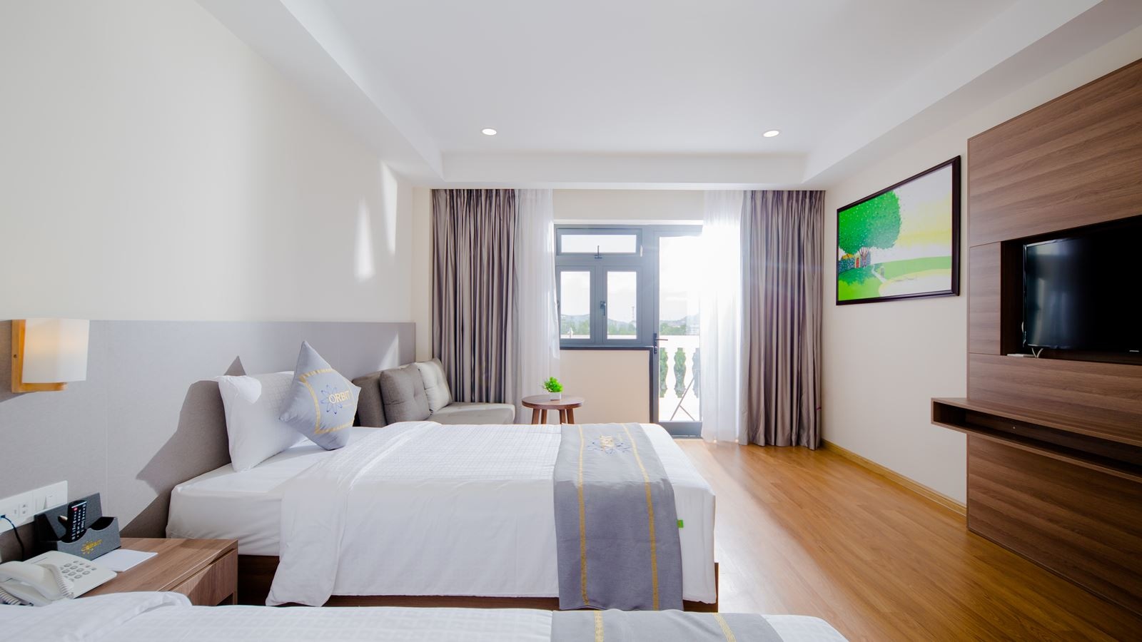 rooms-deluxe-room-with-city-view