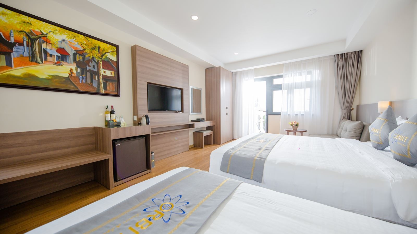 rooms-premier-city-view-with-balcony