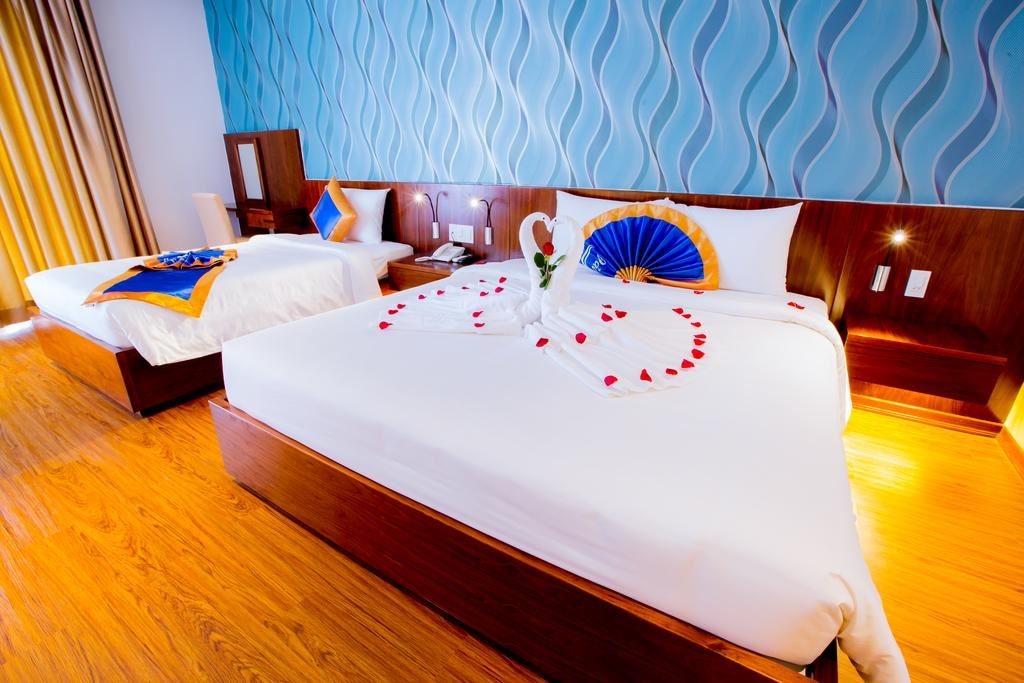 rooms-deluxe-triple-room