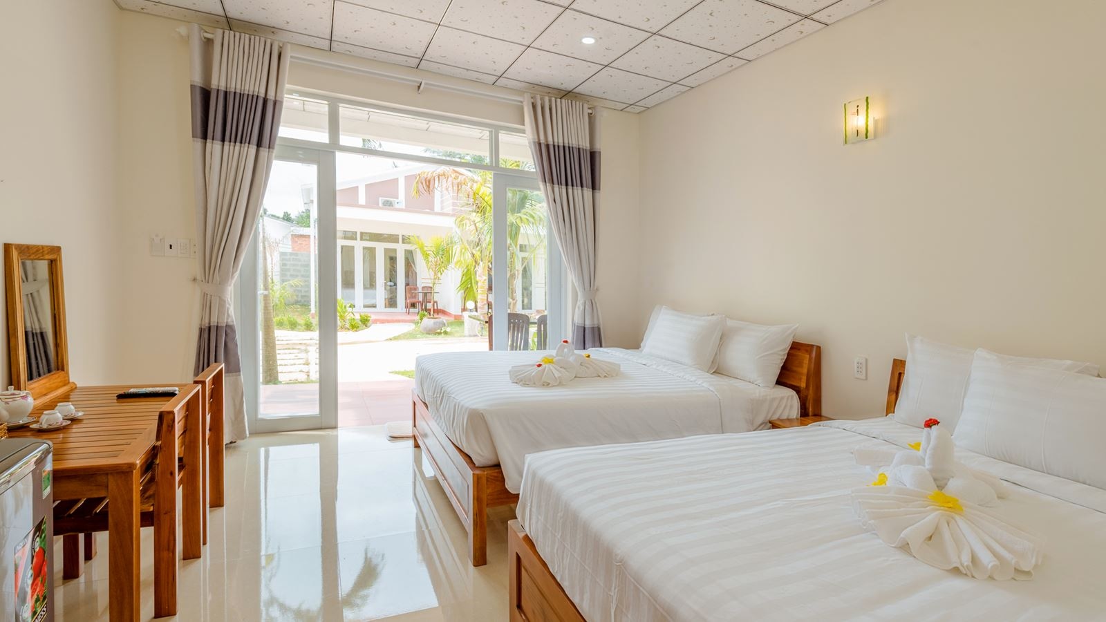 rooms-deluxe-family-bungalow-with-terrace