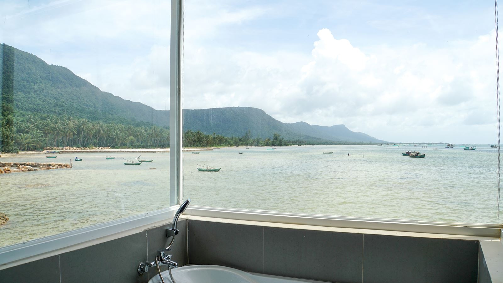 rooms-impeccable-villa-on-the-sea