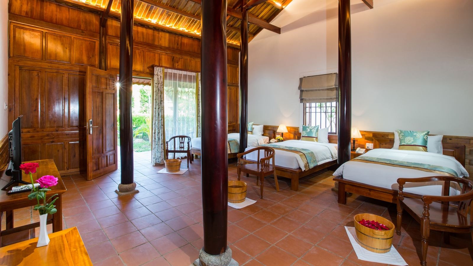 rooms-room-triple-garden-view