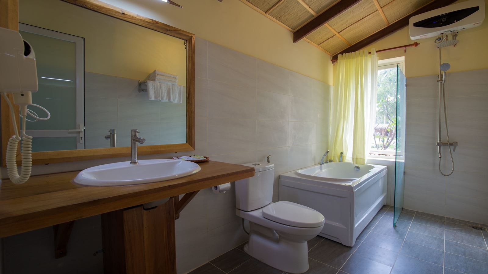 rooms-deluxe-family-triple