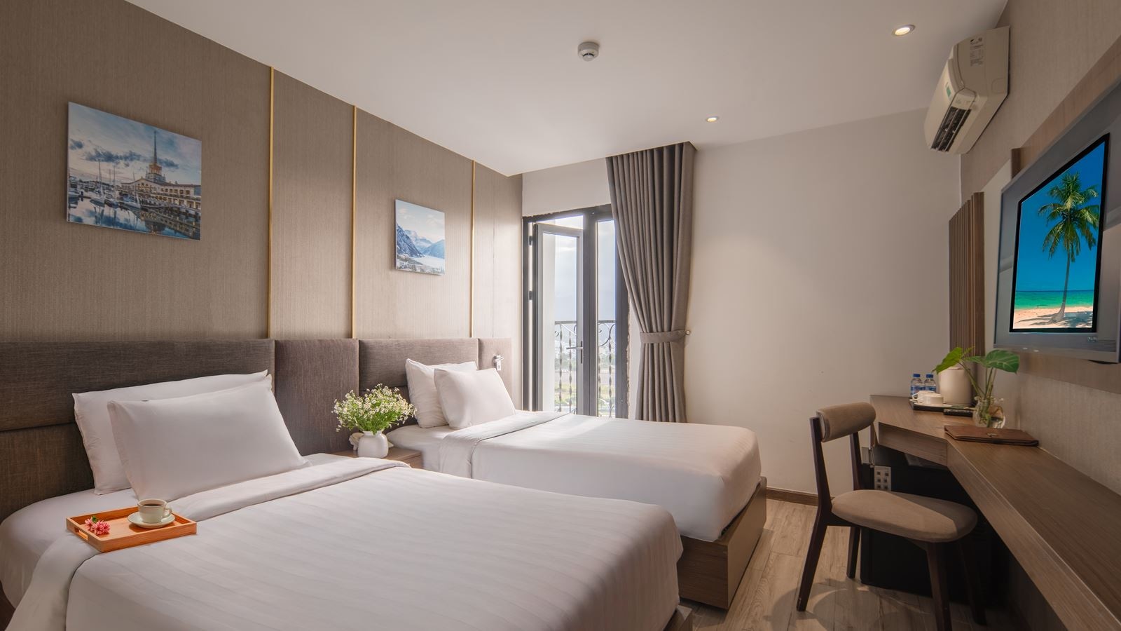 rooms-superior-city-view-with-balcony