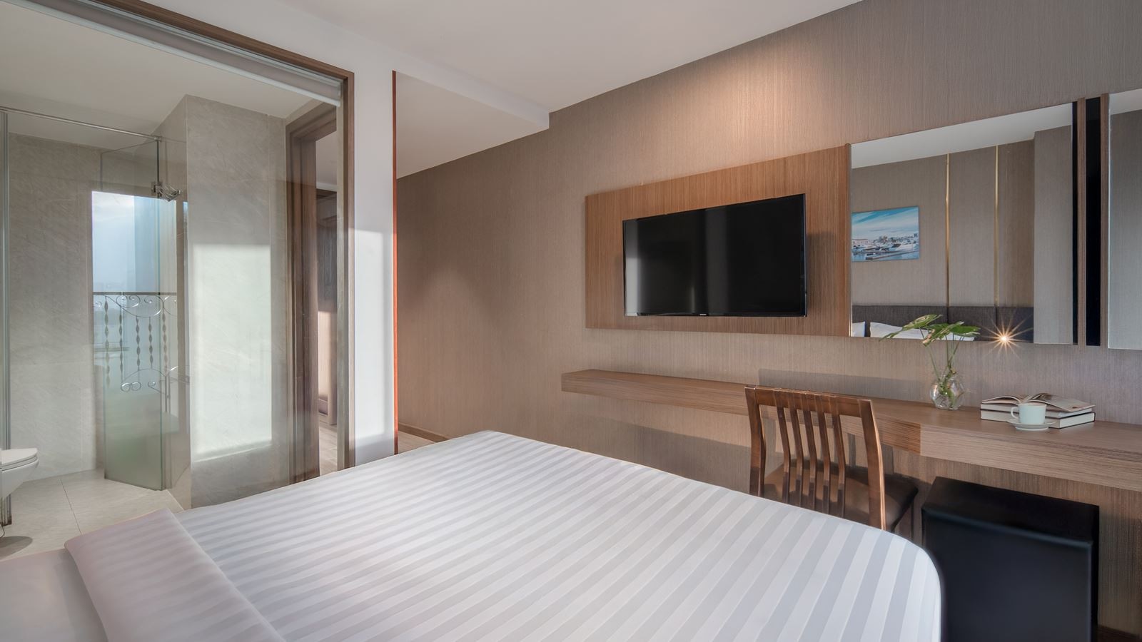 rooms-superior-city-view-with-balcony