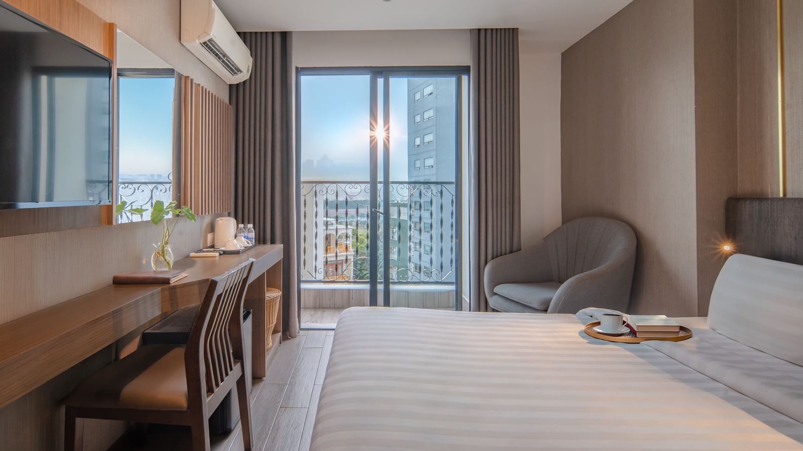 rooms-superior-city-view-with-balcony-child-without-extra-bed