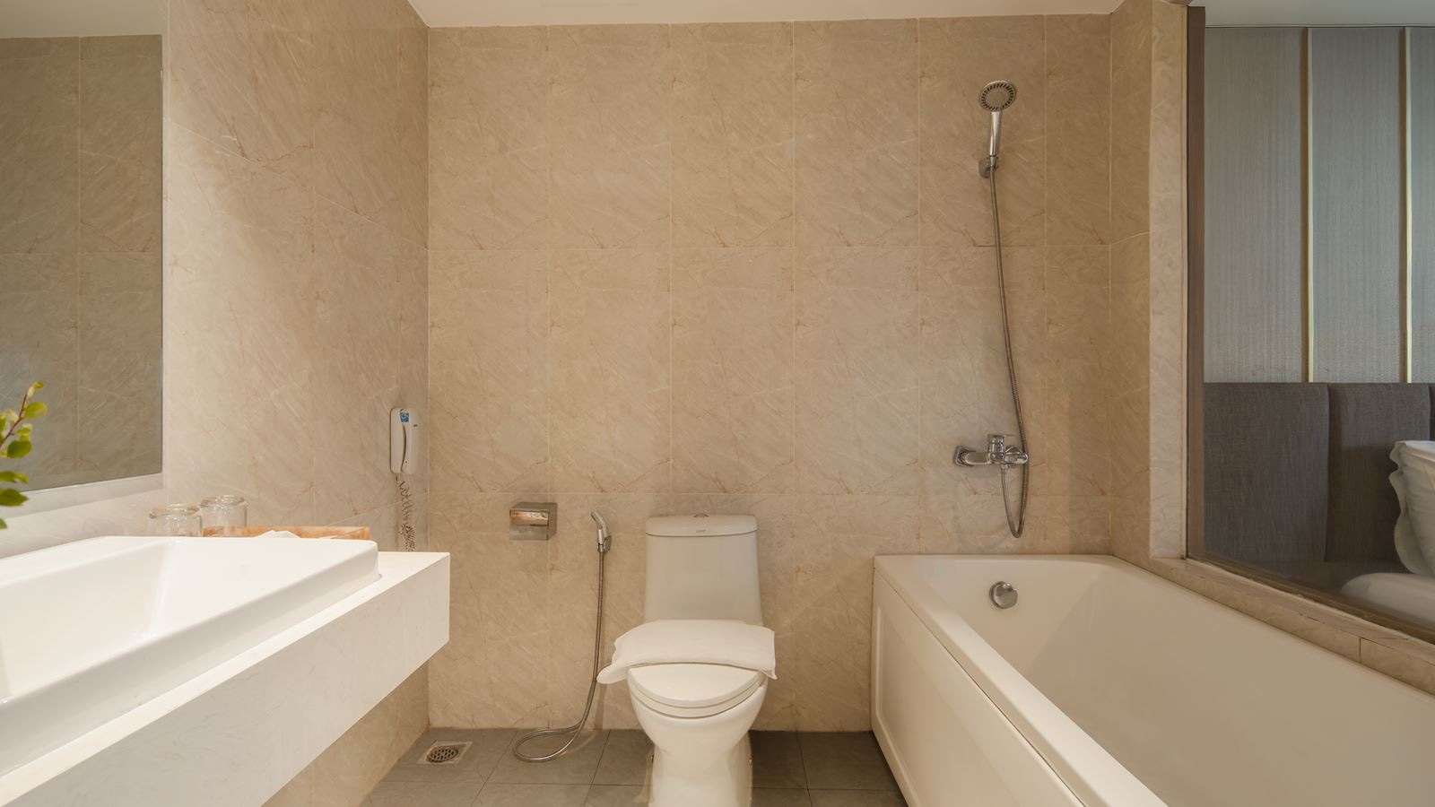 rooms-senior-double-city-view-with-balcony-child-without-extra-bed