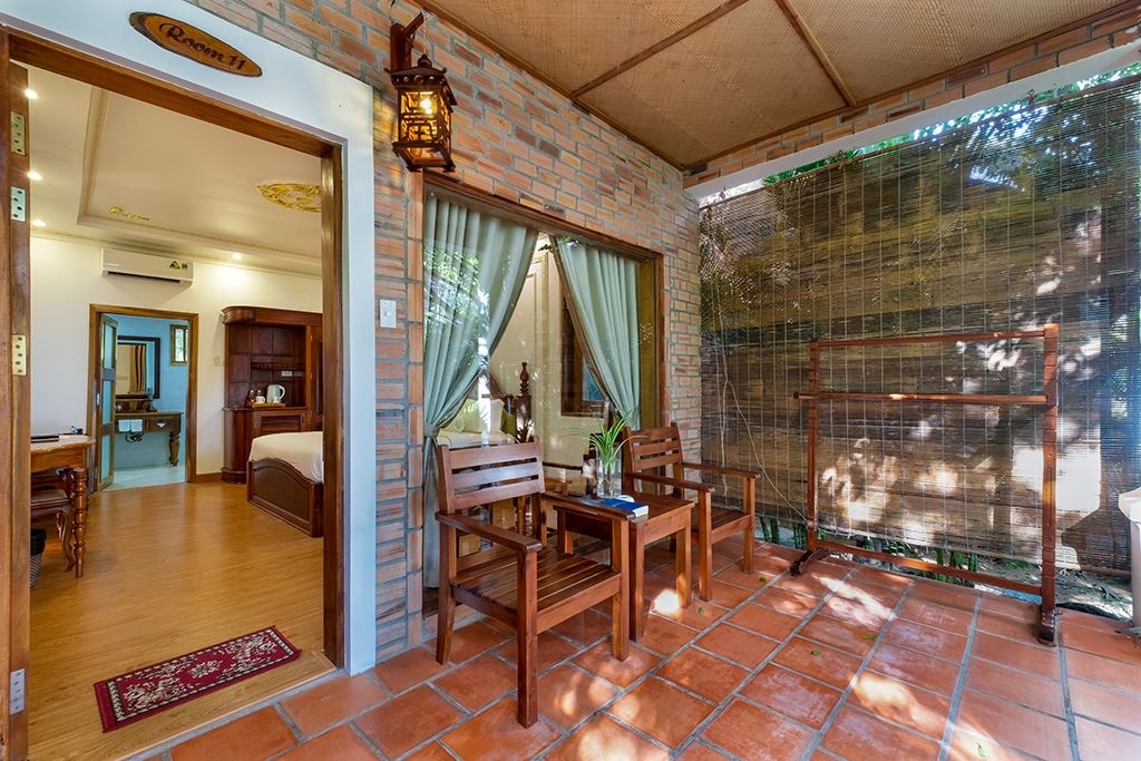 rooms-deluxe-garden-view-with-balcony