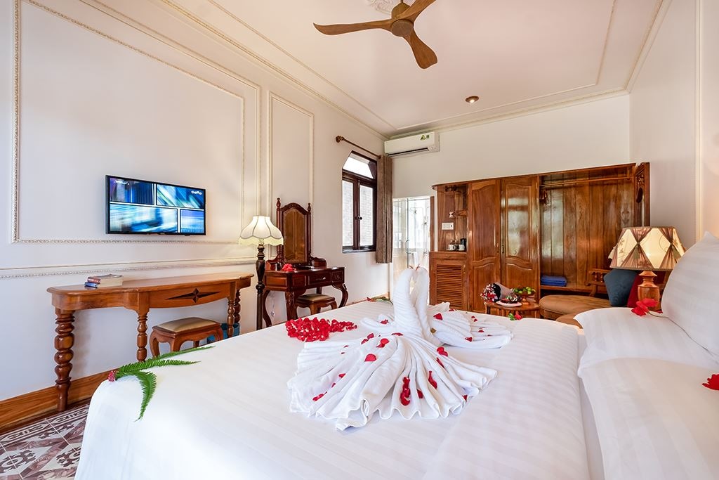 rooms-deluxe-partial-sea-view-with-balcony